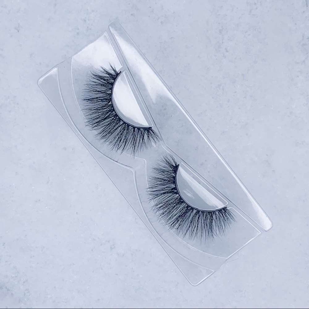 “EVE” natural lashes